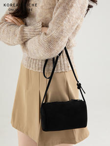 Bolso de almohada de gamuza para otoño e invierno, bolso cruzado de hombro de diseñador coreano elegante para mujer - Product Image 4