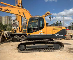 Excavatrice sur chenilles hydraulique d'occasion Hyundai 220-9 de 22 tonnes, modèle 2017, avec moteur et pompe fabriqués en Corée - Product Image 3