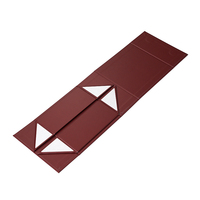 Boîte rigide pliable à fermeture magnétique, portable et peu encombrante, rouge bordeaux de luxe, avec ruban imprimé personnalisé pour chaussettes