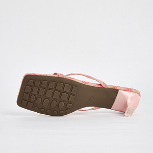 Vente en gros directe d'usine, pantoufles à bout carré, pantoufles à <span class=keywords><strong>talon</strong></span> bas pour femmes, tongs pour femmes, pantoufles de créateur - Product Image 5
