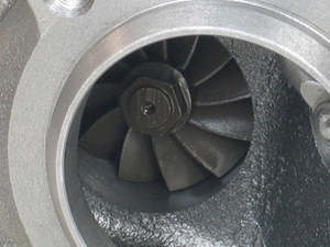 Hongwang เทอร์โบชาร์จเจอร์ GT2556S 711736-5026S 2674A226 711736-0026สำหรับรถขุดตีนตะขาบ Cat416E สีเงิน - Product Image 3