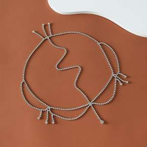 เครื่องประดับศีรษะ<span class=keywords><strong>เจ้าสาว</strong></span>แบบเรียบง่าย ประดับคริสตัลหลายเม็ด พร้อมจี้ห้อยประดับพู่ห้อย ดีไซน์แสกกลางสำหรับผู้หญิง - Product Image 4