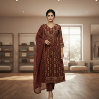 Robe Anarkali ethnique florale brodée pour femme avec dupatta, col en V, coupe trapèze, taille naturelle, ourlet évasé, tenue de soirée indienne