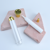 Bouteilles à pompe sans air durables et légères Stylo à crème pour les yeux de 10ml Tube à double paroi de couleur personnalisée Seringue à bouteille sans air