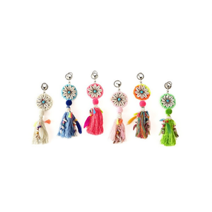 Portachiavi in stile etnico LLAVERO con design floreale a nappa colorata per decorare borse o auto - Product Image 1