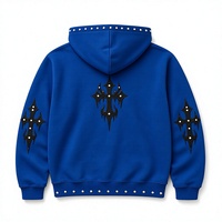 Vente en gros de sweats à capuche bleus pour hommes, style streetwear, avec patchs croix gothiques, en molleton clouté, personnalisables OEM