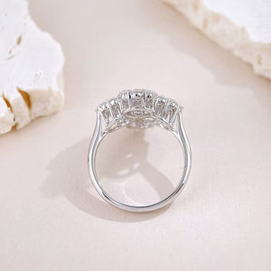 Anillo de Boda para Mujer Little Lucky, Diseño de Trébol de Cuatro Hojas, Lujoso, con Diamante Cultivado en Laboratorio con Corte de Pera, Oro Blanco de 18K PT950, Certificado IGI - Product Image 3