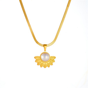 European American Fashion Retro Pearl Fan Shape Feather Pendant Stainless Steel Chain Gold Plated Necklace Gift Jewelry - Product Image 5