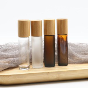 Thân thiện với môi 5ml <span class=keywords><strong>10ml</strong></span> cuộn trên rõ ràng hổ phách chai nước hoa thủy tinh với nắp tre bơm lại và cho các loại tinh dầu - Product Image 1