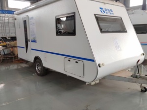 Remolque de Viaje Todoterreno Moderno y Ligero de Primera Calidad, Autocaravana <span class=keywords><strong>con</strong></span> Chasis AL-KO, Capacidad para 4 Personas, en Venta - Product Image 1