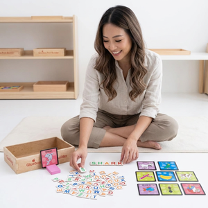 Gluebox - Juguete Educativo de Madera Pulida Ecológica con Letras de Colores y Tarjetas de Animales para el Aprendizaje Temprano - Product Image 1