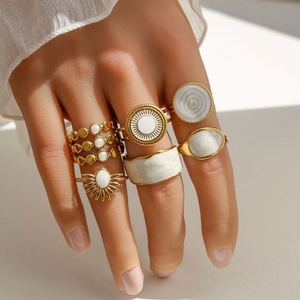 Anillo de Acero Inoxidable con Diseño Personalizado, Hipoalergénico, Resistente al Deslustre y al Agua, Chapado en Oro de 14k y 18k, Anillo de Compromiso para Mujer - Product Image 3