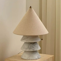 Lampe de table moderne en marbre onyx de luxe nordique pour usage intérieur en hôtel avec finition marbre poli