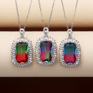 Elegante Collana con Ciondolo Sfumato per Donne, Gioiello Grande e Vistoso, Regalo Perfetto per la Festa della Mamma - Product Image 1