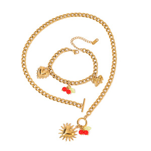 Collar de acero inoxidable con colgante de corazón de cereza chapado en oro para mujer, joyería de regalo. - Product Image 1