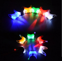 Mini lampe de vélo LED 15LM en silicone à double clip, lampe frontale de sécurité pour guidon de VTT, idéale pour le cyclisme nocturne