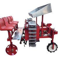 Transplanteur de plants de patate douce rouge avec fonction d'arrosage