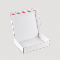 Boîte d'expédition en carton ondulé blanc avec bande détachable, ouverture facile, logo personnalisé, finition mate UV pour l'emballage de vêtements, cosmétiques et cadeaux