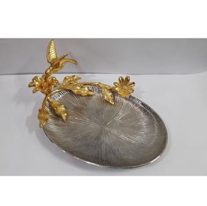 Bandeja decorativa de metal de suministro directo de fábrica con un mango lateral para Decoración de mesa de boda Bandeja de metal - Product Image 1