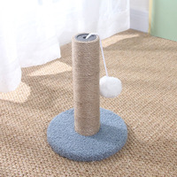 Arbre à chat minimaliste avec poteaux à gratter en sisal naturel et niche en peluche douce, meuble stable et robuste