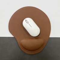 Bantalan Mouse kulit PU ukiran Laser Logo kustom dengan sandaran pergelangan tangan-dukungan ergonomis untuk belajar dan permainan kantor