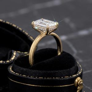 Anillo de Diamante Cultivado en Laboratorio con Corte Esmeralda de 2 Quilates, Oro Amarillo de 18K, Certificado IGI, Halo Oculto, Joyería de Compromiso de Lujo Discreto, Xinfly - Product Image 5