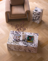 Viola-förmiger Natürlicher Calacatta-Marmor Moderner Couchtisch mit Niedrigem Gestell Luxuriöser Maßgefertigter Esszimmer-Apartment-Hotel-Beistelltisch