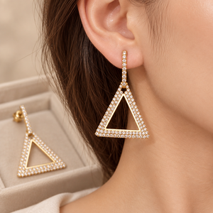 Boucles d'oreilles géométriques triangulaires pour femmes, design simple, accessoires d'oreille pour usage quotidien - Product Image 2