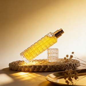 Flacon de parfum élégant à vaporisation fine en <span class=keywords><strong>verre</strong></span> gaufré à carreaux 30ml 50ml, délai de livraison rapide, pour <span class=keywords><strong>achat</strong></span> en gros - Product Image 4