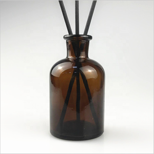 Bottiglia <span class=keywords><strong>Diffusore</strong></span> di Profumo in Vetro Ambrato Decorativo da 125ml <span class=keywords><strong>con</strong></span> <span class=keywords><strong>Bastoncini</strong></span> in Rattan - Product Image 1