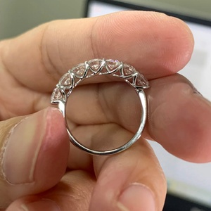 Bague de fiançailles éblouissante en diamant synthétique HPHT créé en laboratoire, taille brillant rond, en or 9K 14K 18K - Product Image 3