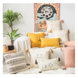 Funda de Cojín <span class=keywords><strong>Sabra</strong></span> Tejida Floral Marroquí Hecha a Mano por Innermor, Funda de Almohada Kilim, Estilo Bereber, Cojín Decorativo de Lujo - Product Image 1