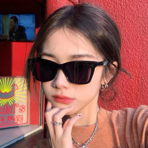 Nouvelles lunettes de soleil pour femmes avec monture PC, protection UV400, verres de classe 2, monture complète YC532 D4, protection solaire extérieure - Product Image 2