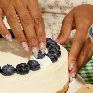 Juego de Uñas Postizas Cortas de Lujo para Primavera/Verano, Uñas de Gel Suave Hechas a Mano con Diseño Floral, Venta al Por Mayor - Product Image 1