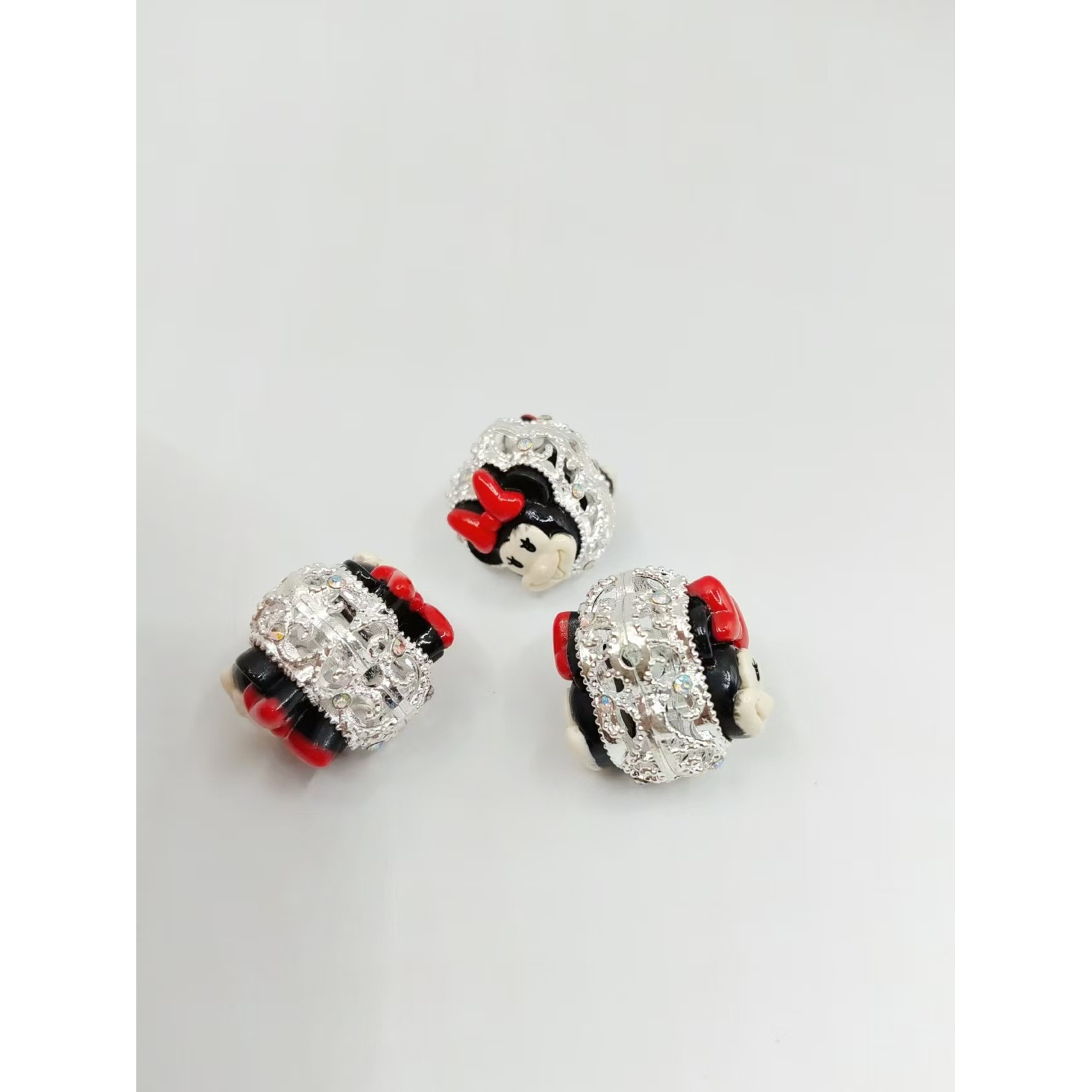 Round silver-plated Minnie Mouse