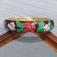 Gelang Enamel Cloisonne Motif Bunga Peony Ukiran Eksklusif Lebar 1.4cm, Lapis Emas 18K, Teknik Tetesan Minyak Warna-warni