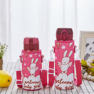 Cute Boys Girls 480ML botella <span class=keywords><strong>de</strong></span> <span class=keywords><strong>agua</strong></span> aislada <span class=keywords><strong>bolsa</strong></span> <span class=keywords><strong>de</strong></span> transporte <span class=keywords><strong>funda</strong></span> impermeable botella <span class=keywords><strong>de</strong></span> <span class=keywords><strong>agua</strong></span> <span class=keywords><strong>bolsa</strong></span> <span class=keywords><strong>con</strong></span> correa ajustable - Product Image 4