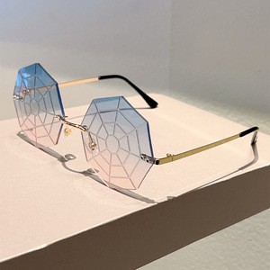 Nuova novità Spider <span class=keywords><strong>Web</strong></span> Frameless <span class=keywords><strong>occhiali</strong></span> da <span class=keywords><strong>sole</strong></span> UV400 protezione divertenti <span class=keywords><strong>occhiali</strong></span> da sera per spettacoli teatrali eventi in Costume - Product Image 3