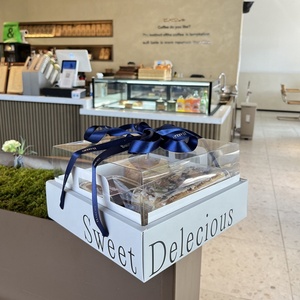 Cajas para Cupcakes y Muffins Personalizadas con Logotipo, de 2 y 9 Cavidades, para Regalos de Navidad y Cumpleaños - Product Image 3