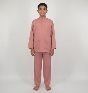 Trang phục truyền thống của người Hồi giáo: Bộ Kurta áo dài tay và quần với chất liệu da ngọc trai Cekuk Musang - Product Image 2