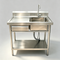 Tiroir de rangement intégré et étagère inférieure plate offrant un espace de rangement supplémentaire pour organiser les outils et ustensiles de cuisine de manière bien rangée