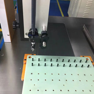 Posicionamiento preciso y dispensación rápida de varios adhesivos termosensibles con máquina dispensadora visual completamente automática - Product Image 1