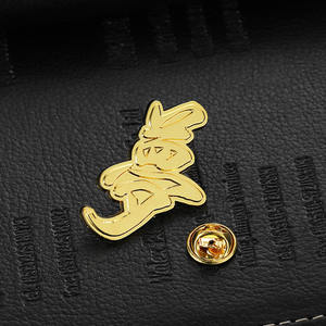 Alfileres de solapa personalizados de diseño gratuito Logotipo de marca de fábrica directa Palabra 3D Alfileres de sombrero chapados en oro brillante Insignia de nombre para traje - Product Image 5