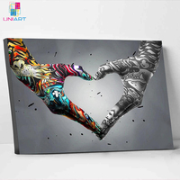 UNIART Amoureux Coeur Mains Mur Art Toile Peinture Graffiti Rue Mur Affiches Impressions Sur Toile Image Décorative pour Salon