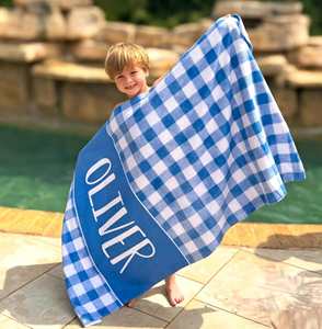 Serviette de plage personnalisée en microfibre à carreaux vichy doux pour filles, idéale pour les fournitures de fête au bord de la piscine pour enfants - Product Image 1