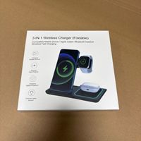 Nouveau chargeur sans fil trois-en-un adapté aux téléphones Apple et Android. Support de charge sans fil pliable vertical 15W.