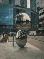 Grande sculpture abstraite géométrique découpée en acier inoxydable poli miroir pour jardin, place publique, cour et décoration intérieure/extérieure