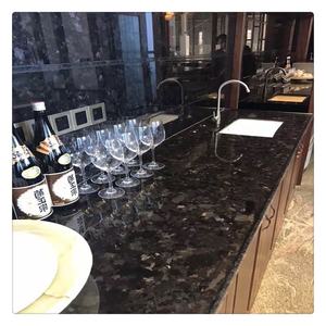 <span class=keywords><strong>Plan</strong></span> <span class=keywords><strong>de</strong></span> <span class=keywords><strong>travail</strong></span> <span class=keywords><strong>de</strong></span> <span class=keywords><strong>cuisine</strong></span> en <span class=keywords><strong>granit</strong></span> brun Angola Trous d'évier rectangulaires découpés - Product Image 3