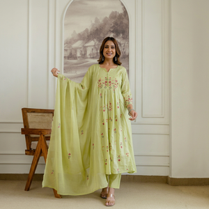 Ensemble Salwar en coton brodé vert clair pour femme avec dupatta, coupe classique traditionnelle, longueur genou, séchage rapide, idéal pour l'été - Product Image 1
