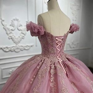 LY-QD0025 abito da ballo Quinceanera per ragazze adolescenti 15 anni con spalle scoperte <span class=keywords><strong>rosa</strong></span> gonna da <span class=keywords><strong>principessa</strong></span> con corsetto in pizzo abito da festa - Product Image 4